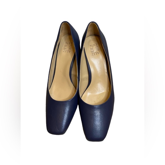 Naturalizer Navy Blue Heels - Picture 4 of 5